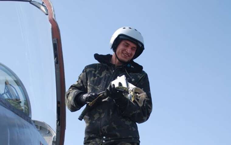 Зеленский присвоил звание Герой Украины погибшему пилоту F-16 Максиму Устименко