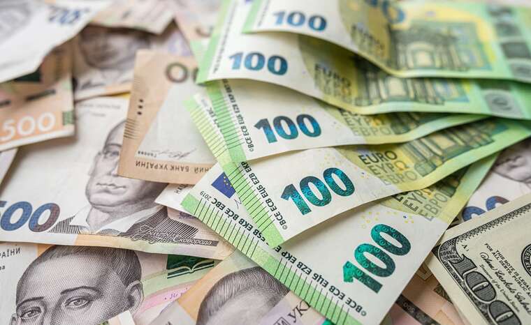 Гривня знову оновила історичний мінімум: Нацбанк встановив офіційний курс на вівторок