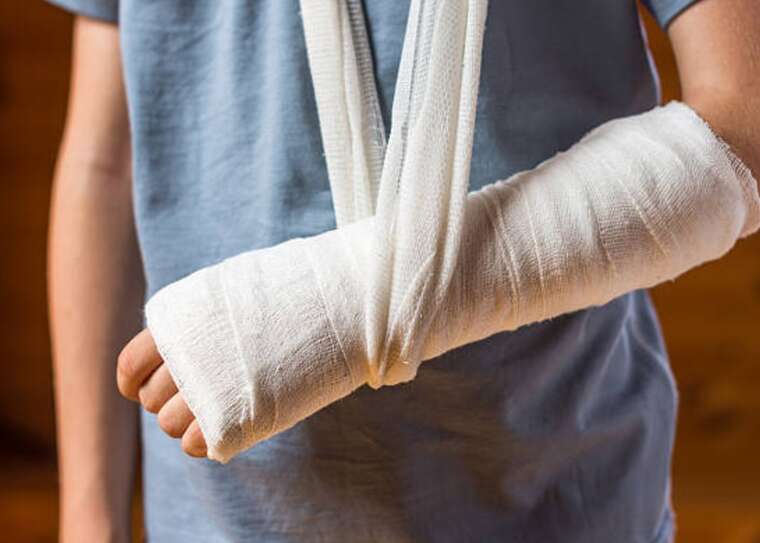 На Південному вокзалі Києва хлопця з травмованою рукою затримали співробітники ТЦК і поліція