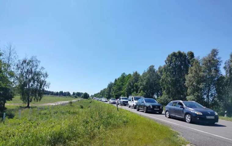 Масові перевірки документів по дорозі на Свитязь: виникли затори