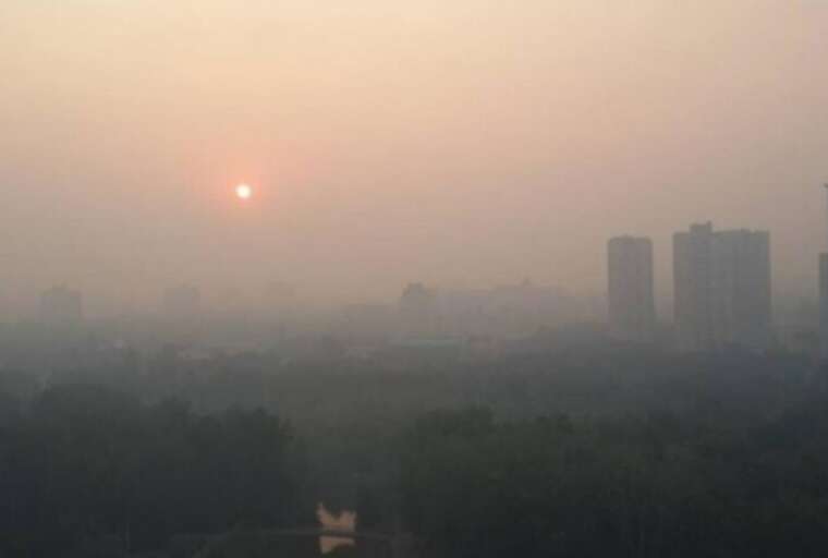 У Києві — масштабне задимлення після ранкових ударів: МОЗ закликає зачиняти вікна