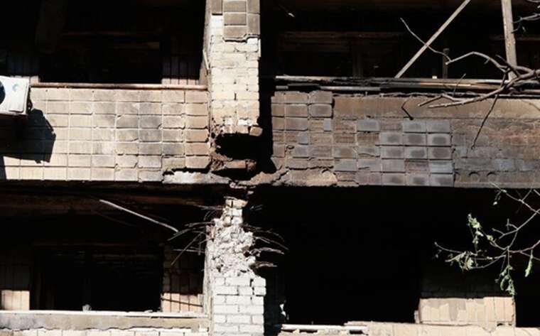 З’явилися нові фото та відео наслідків влучання «шахеда» в багатоповерхівку в Києві