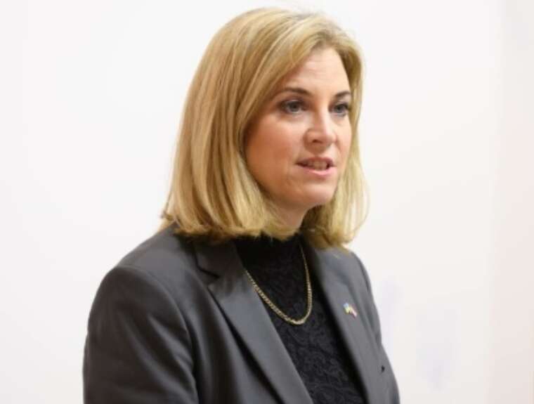 Глава МЗС Австрії закликала посилити тиск на Росію заради справжнього миру