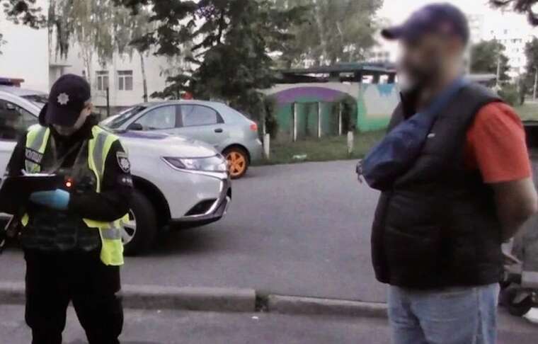 У Києві чоловік «зробив зауваження» підліткам, вистріливши в їхній бік