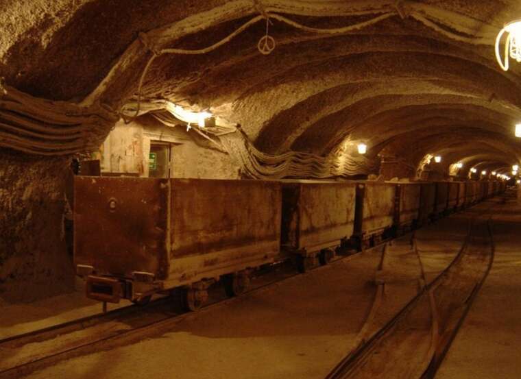 Китай скуповує шахти по всьому світу