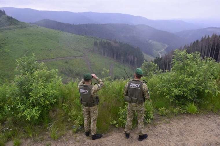 В горах у румынской границы нашли тело мужчины