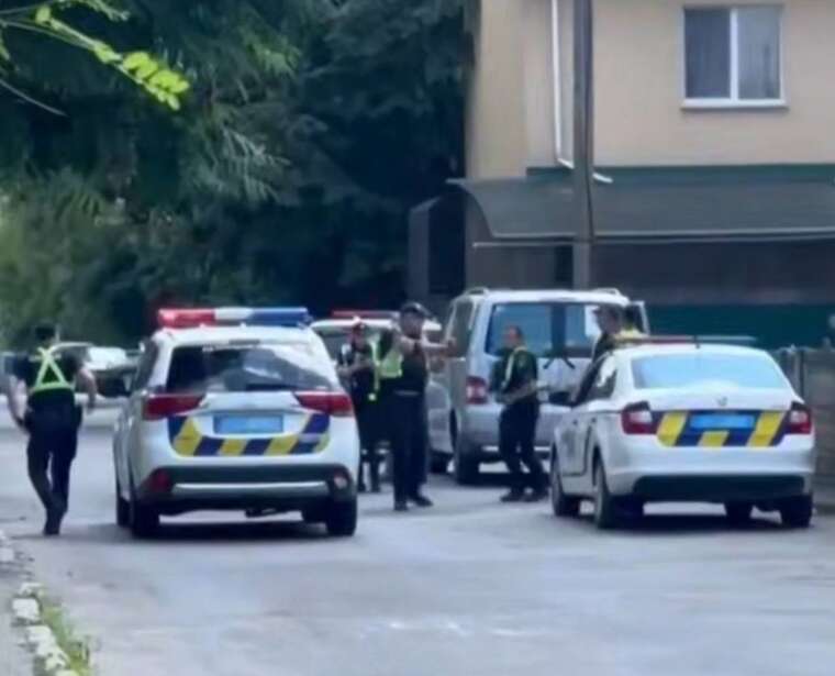 У Хмельницькому чоловік поранив воєнкома і поліцейського під час вручення повістки