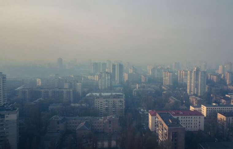 Residents of Kyiv were urged to close their windows after the alert ends