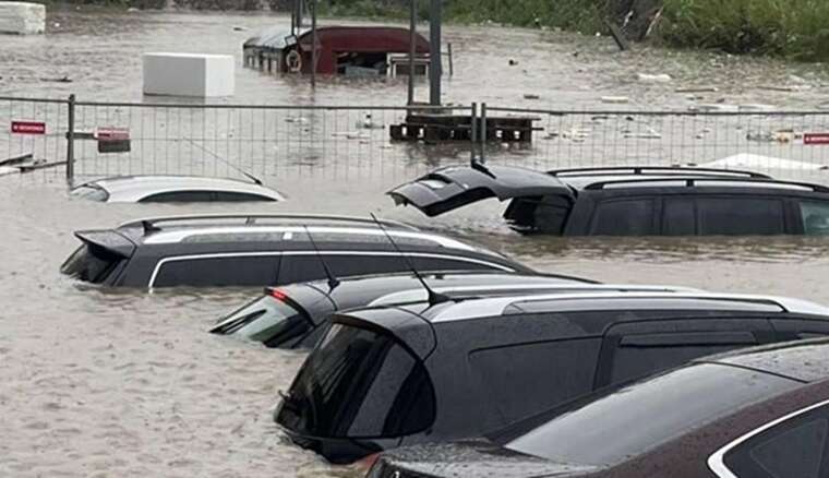 Місцями вода досягає майже 3 метрів: Львів потерпає від масштабних підтоплень через зливу