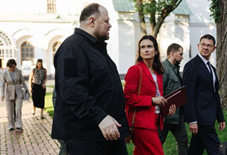 Спікер парламенту Швейцарії розповіла, як ховалася від «шахедів» під час візиту в Україну