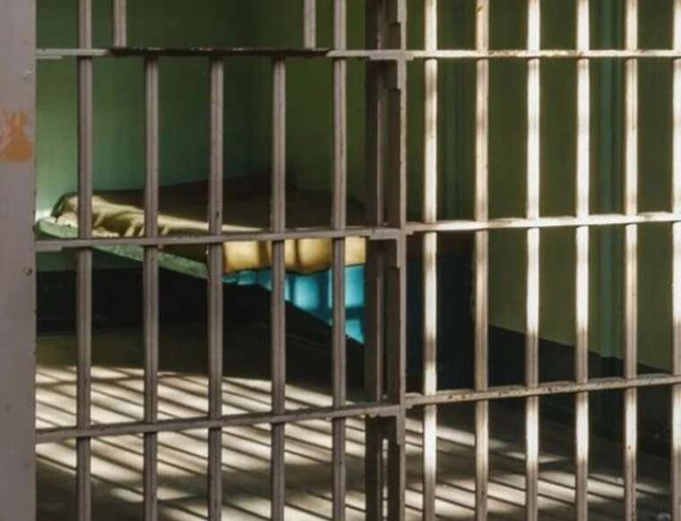 З французької в’язниці втік ув’язнений, заховавшись у сумці свого співкамерника