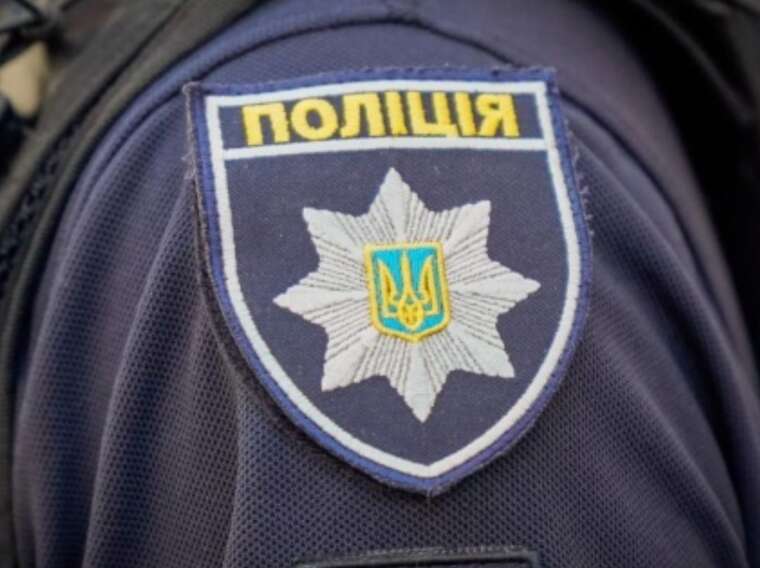На Харківщині ворожий дрон поцілив у поліцейську машину, є постраждалі