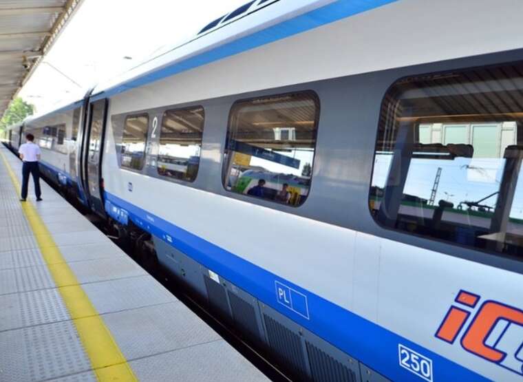 У Польщі ледь не сталося зіткнення двох пасажирських поїздів через помилку диспетчера