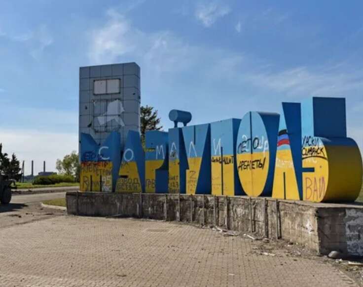 У Маріуполі окупанти масово відбирають житло у вцілілих українців