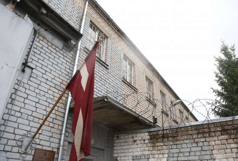 У Латвії помер заарештований громадянин України, підозрюваний у виробництві нелегальних сигарет