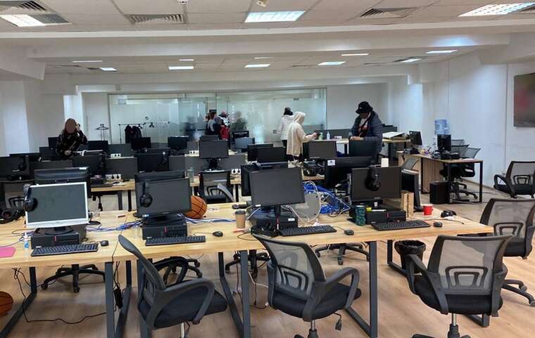 У Києві викрили шахрайський call-центр у будівлі профспілок