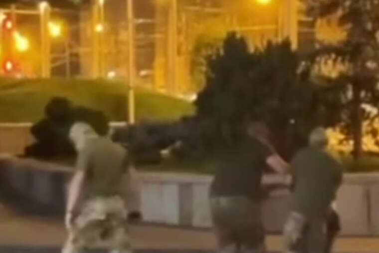 У Дніпрі зафіксували випадок силової мобілізації: співробітники ТЦК із застосуванням електрошокера