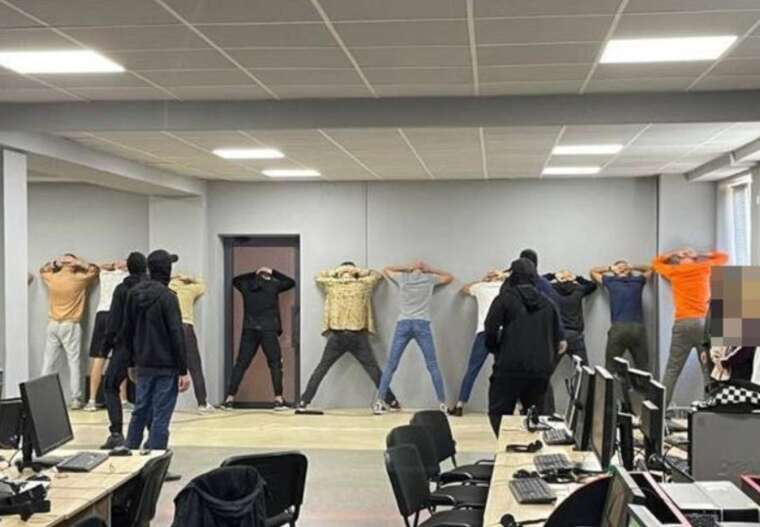 У Дніпрі викрили понад 100 шахрайських кол-центрів: тисячі співробітників обманюють українців, - ЗМІ