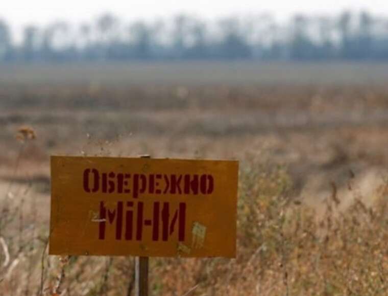 На Херсонщині машина волонтерів підірвалась на міні: є поранені