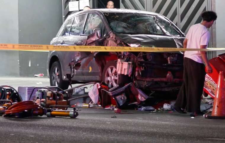 Более 20 человек пострадали: в Лос-Анджелесе водитель автомобиля врезался в толпу