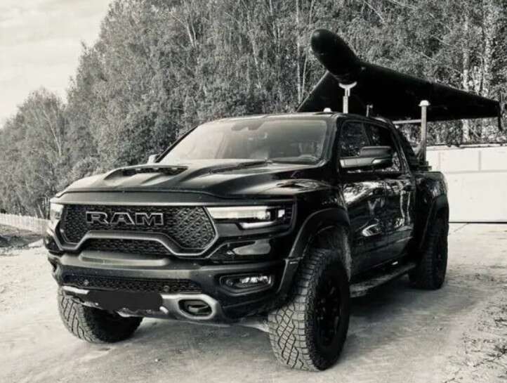 Великий автопарк: росіяни вихваляються запуском "шахедів" з американських пікапів