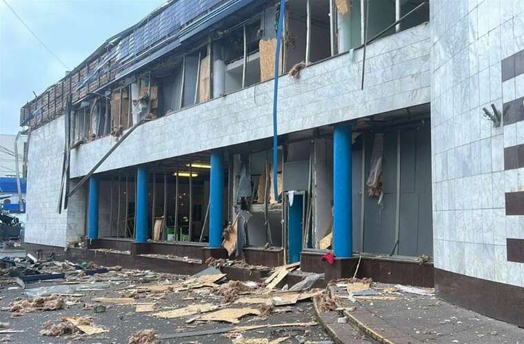 The invaders attacked Kyiv: there is one dead, fires broke out, a metro station was damaged