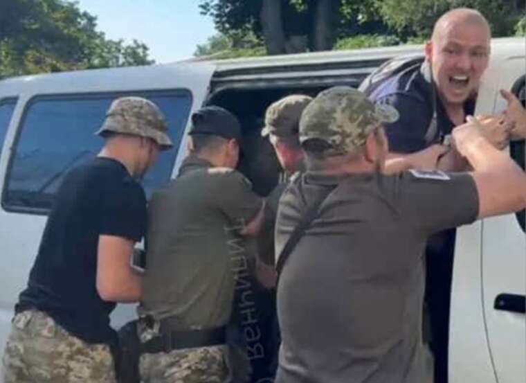 The beating of a doctor in Odesa by representatives of the TRC: a video from the hospital was published online