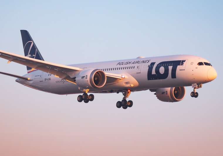 LOT готується відновити авіарейси до України за шість тижнів після завершення війни