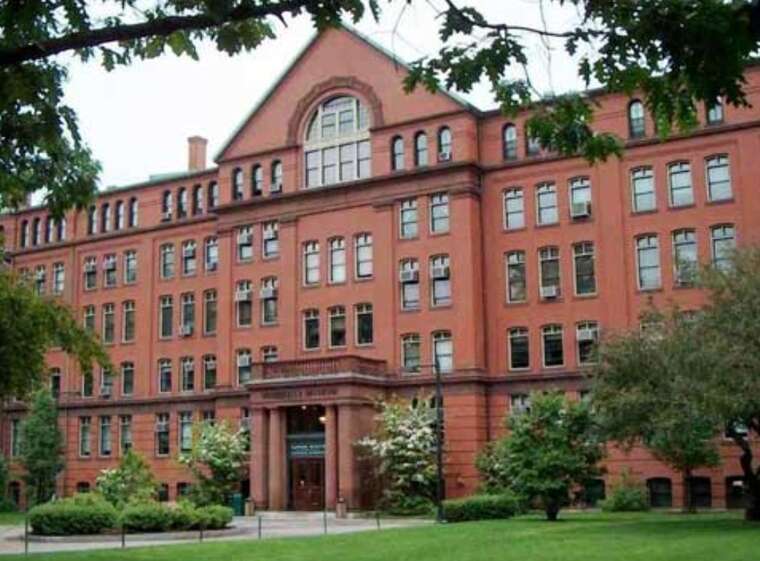 Гарвард подає до суду на уряд Трампа через зменшення бюджетного фінансування