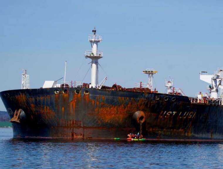 Велика Британія оголосила про санкції щодо 135 суден тіньового флоту РФ