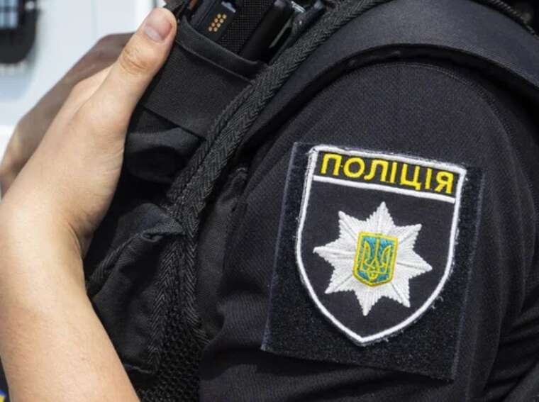 На Харківщині молодик напав на поліцейського у військкоматі — його взяли під варту