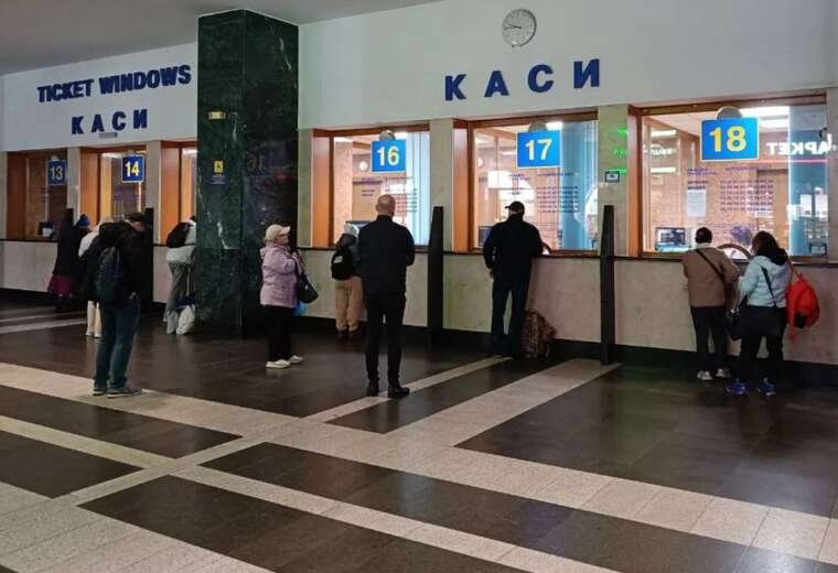 Українці масово скаржаться на перекупників квитків в «Укрзалізниці»: боти скуповують усе за секунди