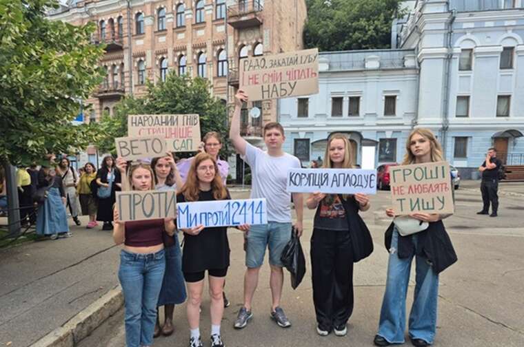 Протести в Києві: Кличка там бачити не раді