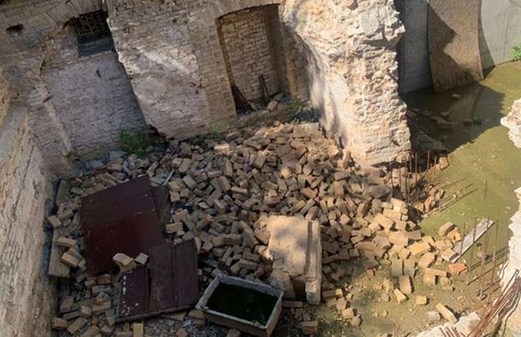 Попри приписи Мінкульту: Фундамент палацу Розумовського в Києві продовжують руйнувати