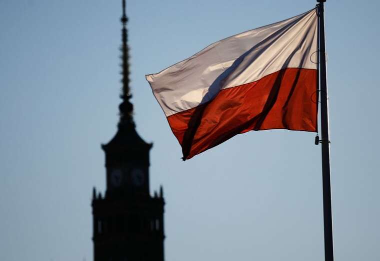 В Польщі націоналістична опозиція вже значно обходить керівну партію