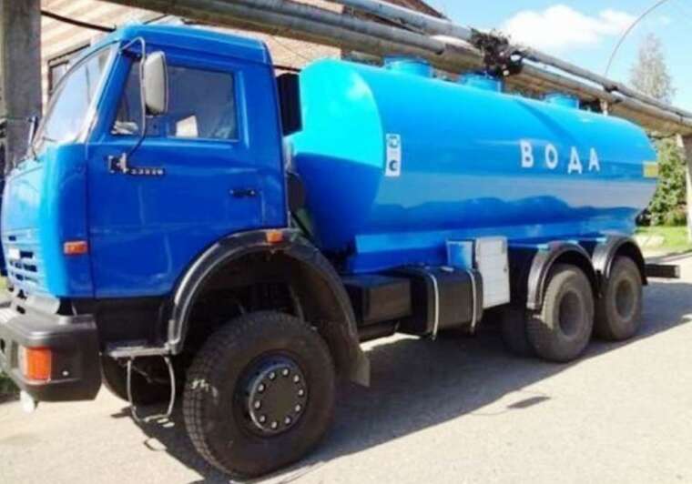 «Вода, твою ж мать!» — жителі окупованого Донецька влаштували овації водовозці через відсутність водопостачання