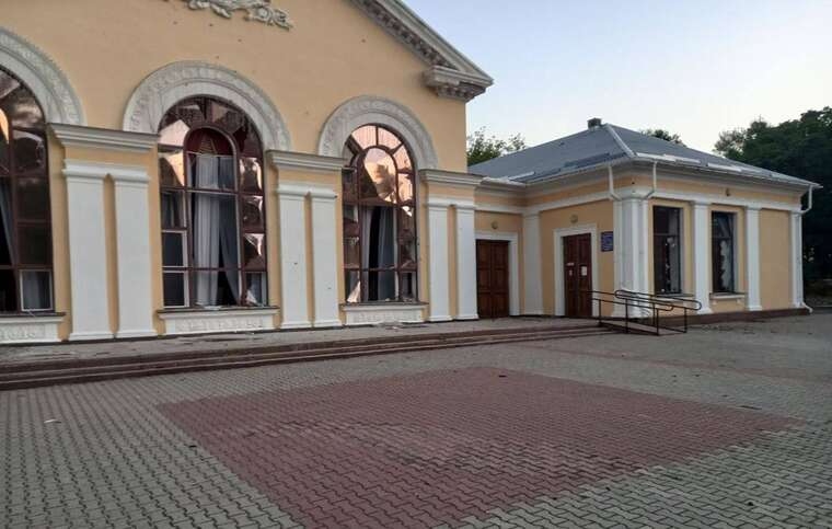 Атака РФ по Кропивницькому: виникла пожежа, пошкоджена філармонія