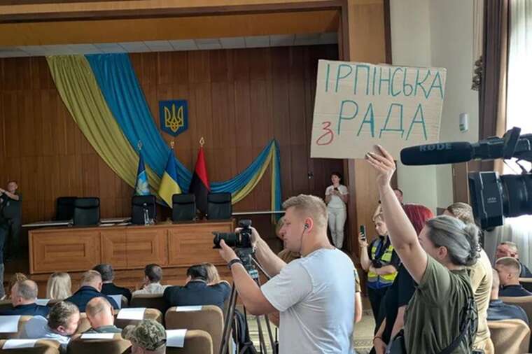 Горсовет против Маркушина: мэр Ирпеня лишился должности после скандальной поездки