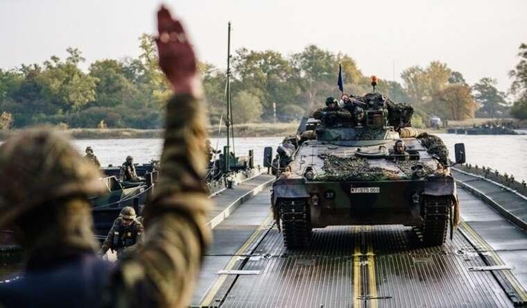 Bloomberg:      8500    