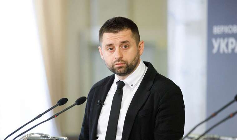 Арахамия заявил, что «Слуга народа» поддержит президентский законопроект о восстановлении полномочий НАБУ