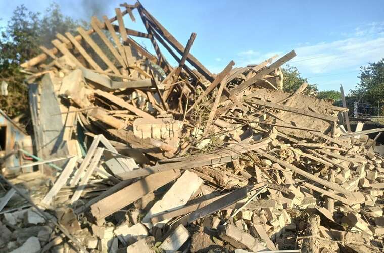 Окупанти завдали ударів по Дніпропетровщині: з-під завалів рятували дітей, є постраждалі