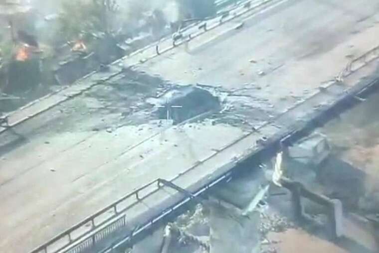 The occupiers struck Kherson with GABs: footage of the damaged bridge appeared