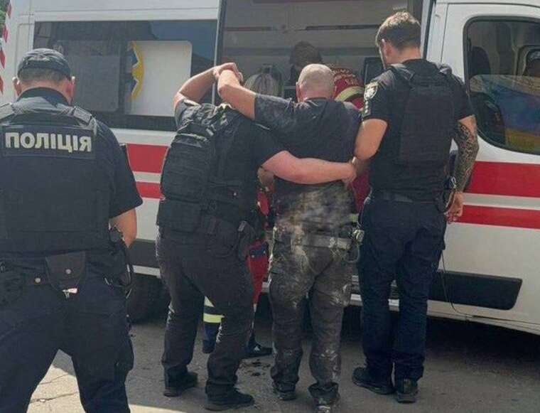 В Киеве мужчина взорвал квартиру во время визита полиции — есть пострадавшие