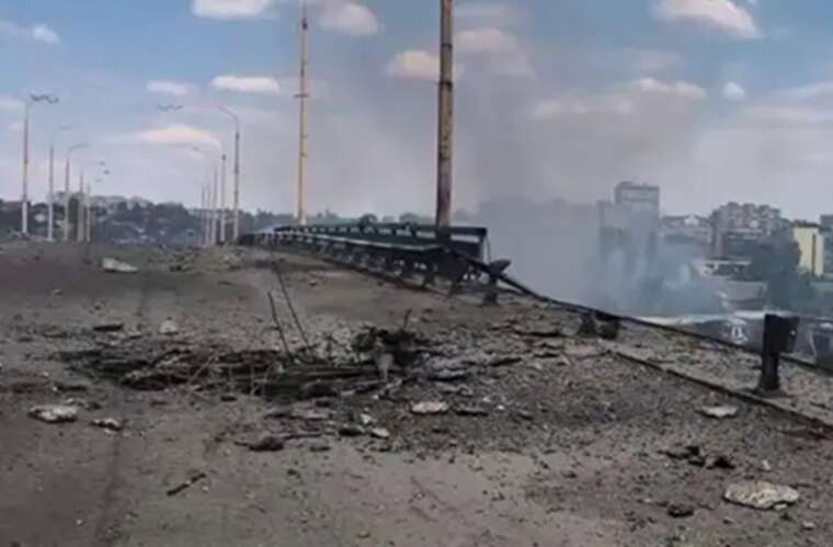 Росія намагається розчленити Херсон ударами по мосту: CNN про нову тактику окупантів