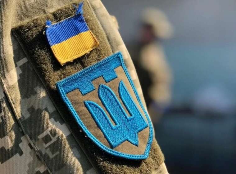 У Харкові ТЦК влаштував засідку в парку, сховавши бус за кущами на тротуарі