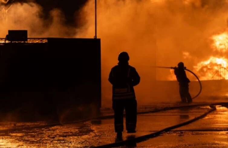 Росія вночі атакувала нафтобазу SOCAR в Одеській області: є поранені