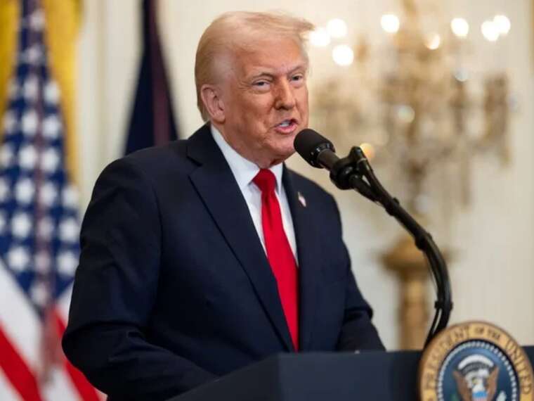 Трамп: Зеленський повинен бути готовий «підписати дещо» для врегулювання війни