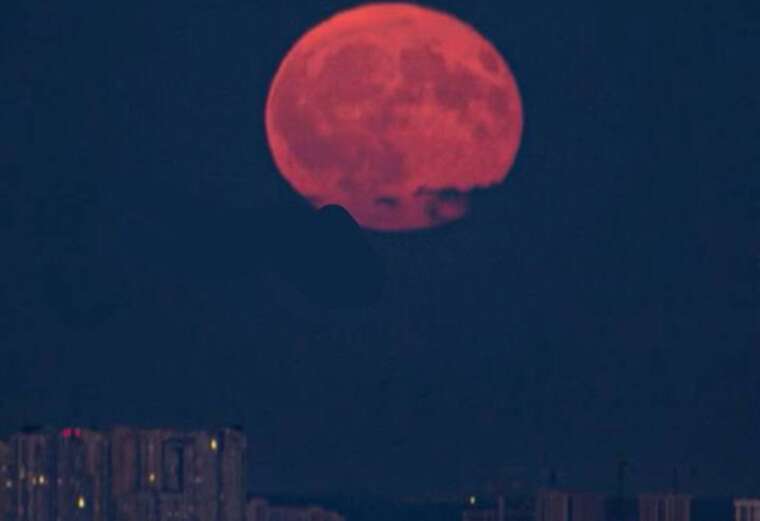 Над Украиной этой ночью взойдет Осетровое полнолуние