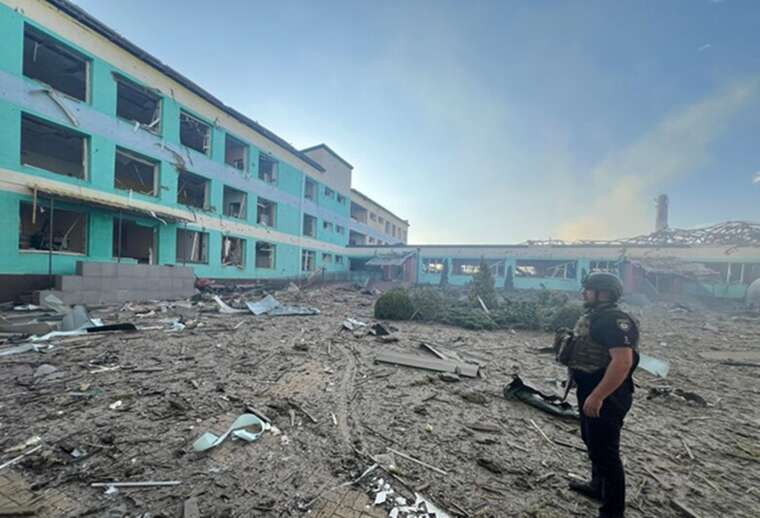 Окупанти завдали ударів по Костянтинівці: поранено чоловіка, пошкоджено пункт незламності, ЛЕП і газопровід