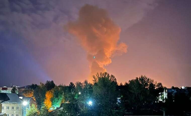 Дрони атакували російський Саратов: виникла пожежа в районі НПЗ